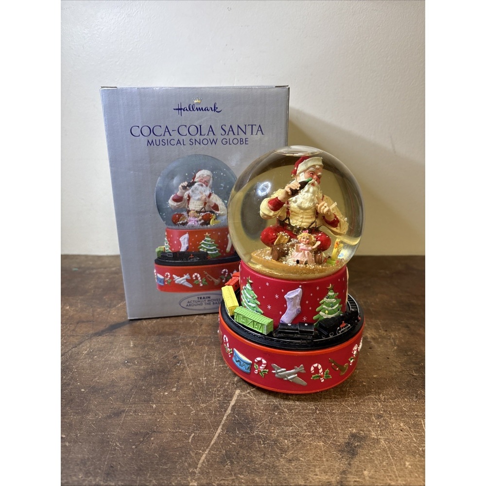 Hallmark Coca Cola Santa Christmas Musical Snow Globe in Original Box 2001 Works